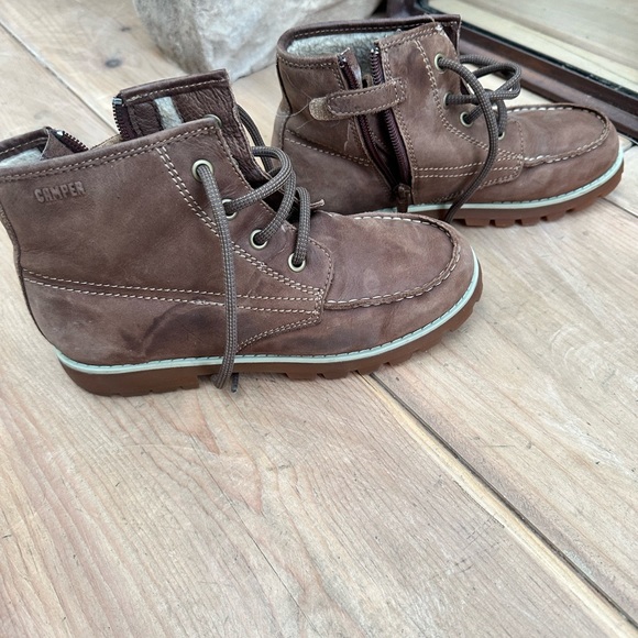 Kids camper boots. Size 4 / eu 35.  stylish classy. Comfey. - Picture 2 of 6